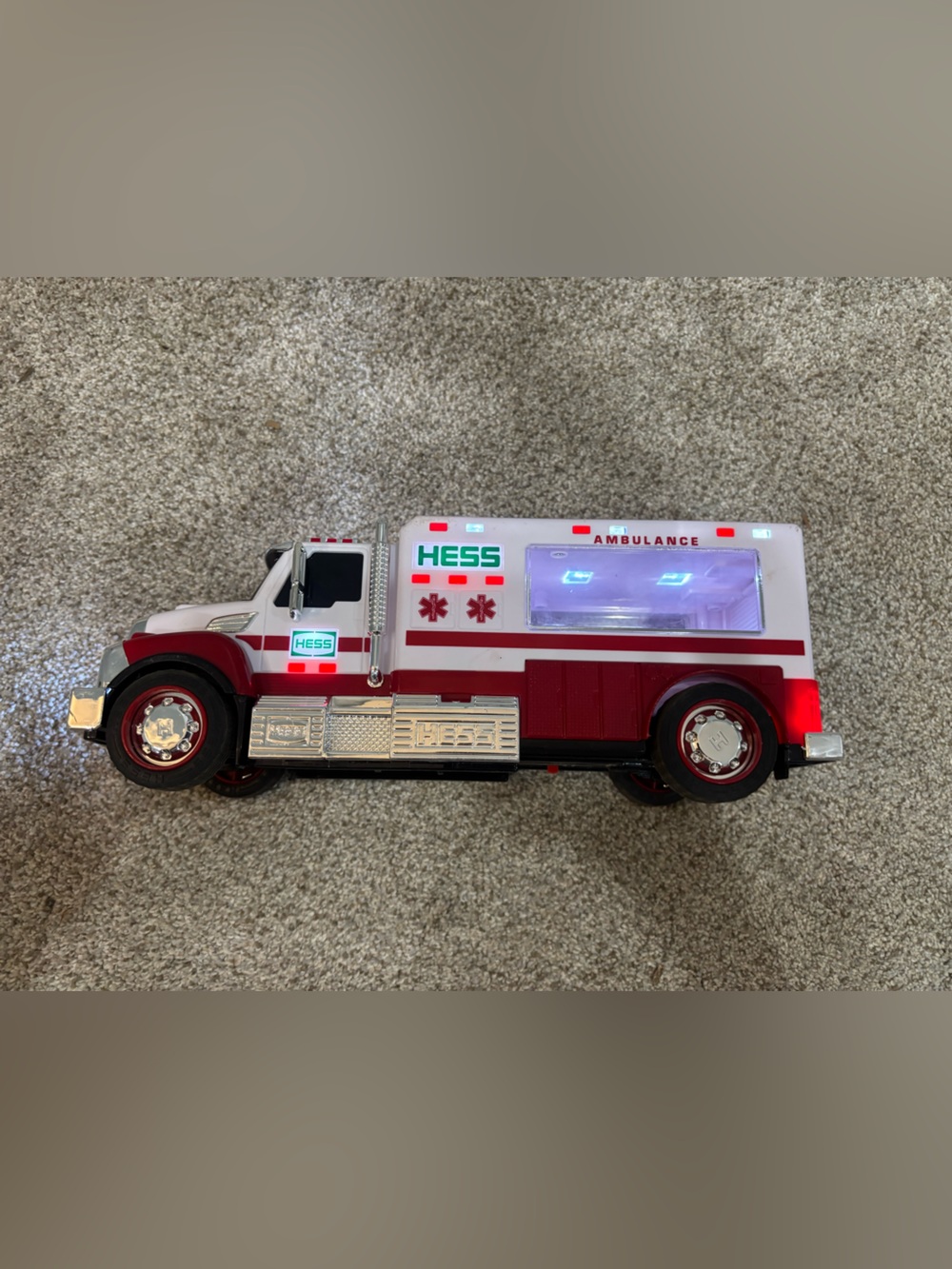 2020 Hess Ambulance and Rescue truck MISSING SMALLER TRUCK INSIDE